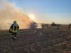Brand Strohpresse auf Feld