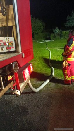 Vegetationsbrand mit Übergriff Gartenlaube